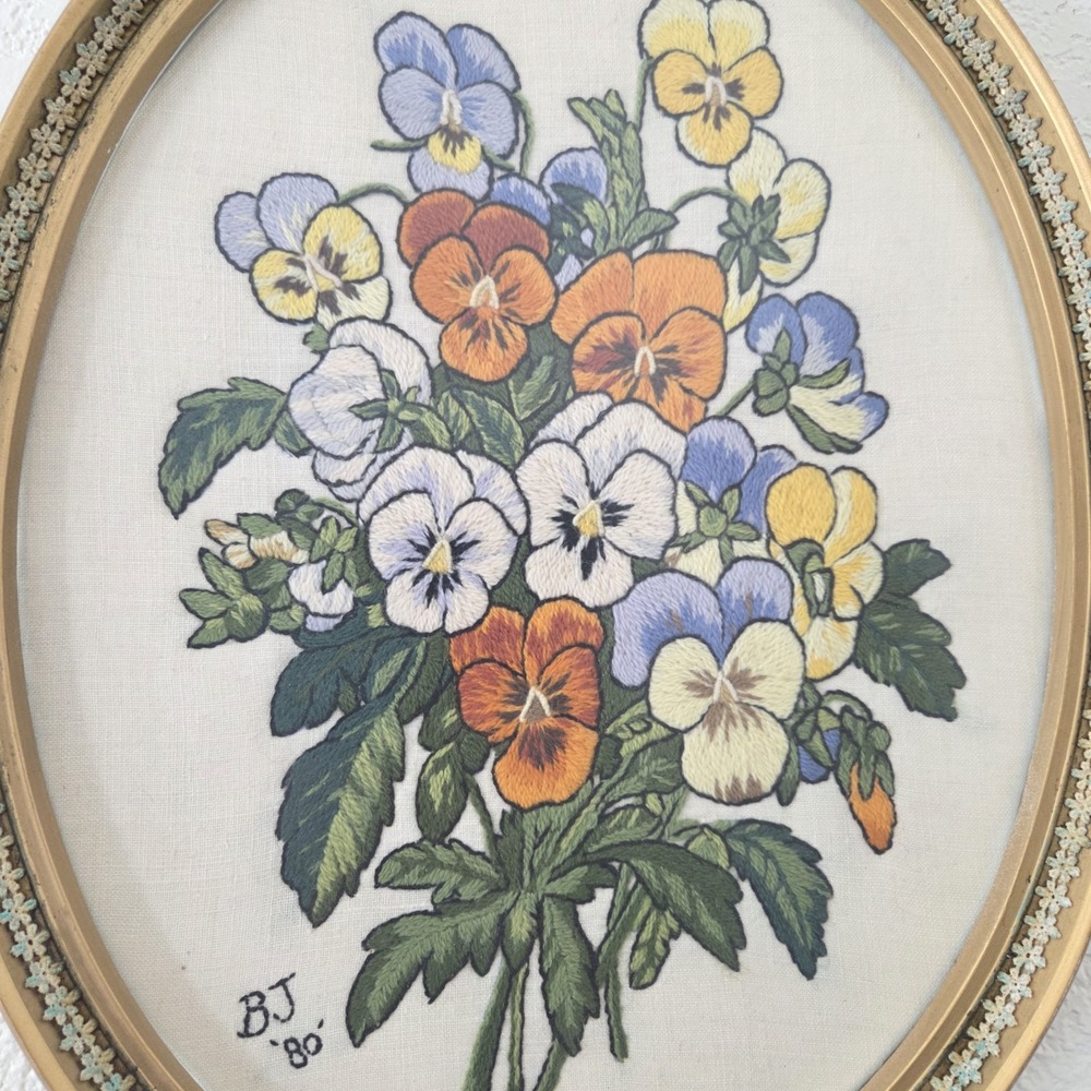 Vintage Oval Framed Floral Pansies Needlepoint Wall Hanging Cottagecore - Picture 2 of 10
